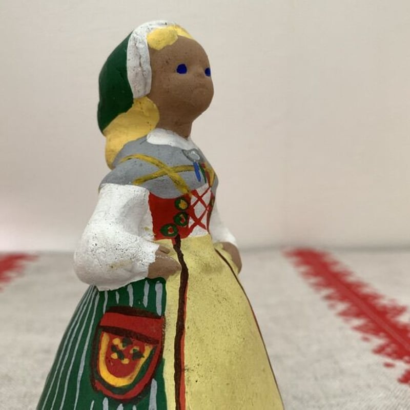 Dala Treasures 53] スウェーデン ダーラナの民族衣装の女の子