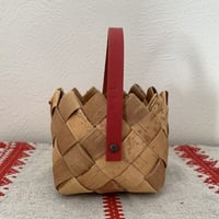 [min favorit  YKR 13] 白樺細工のプチ・バスケット（赤の皮革ハンドル付き)（新品）