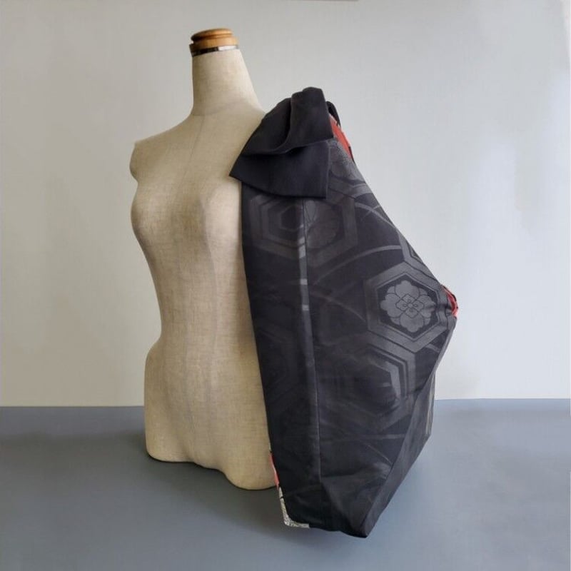 リボンバッグ 正絹帯地 黒帯唐華文様【着物・帯のリメイク