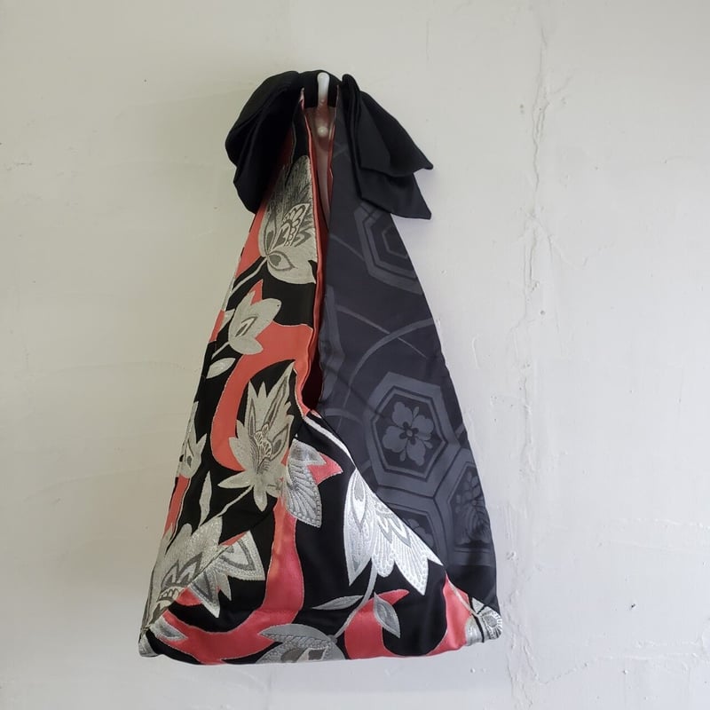 リボンバッグ 正絹帯地 黒帯唐華文様【着物・帯のリメイク