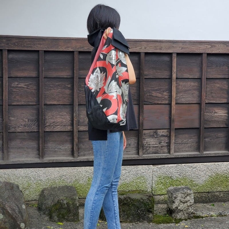 リボンバッグ 正絹帯地 黒帯唐華文様【着物・帯のリメイク