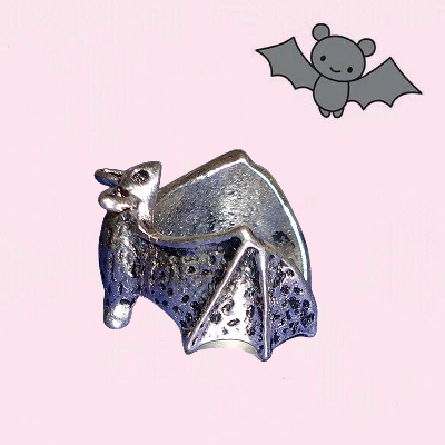 コウモリが指にとまるリング (フリーサイズ) | LOVE BAT