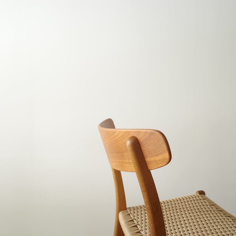 Hans J. Wegner / CH23 ダイニングチェア（ teak / oak ） |