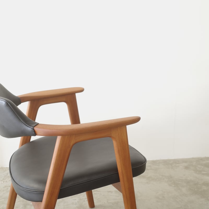 Erik Kirkegaard / model.42 アームチェア（ teak ） | 𝐟𝐥𝐨𝐨𝐫