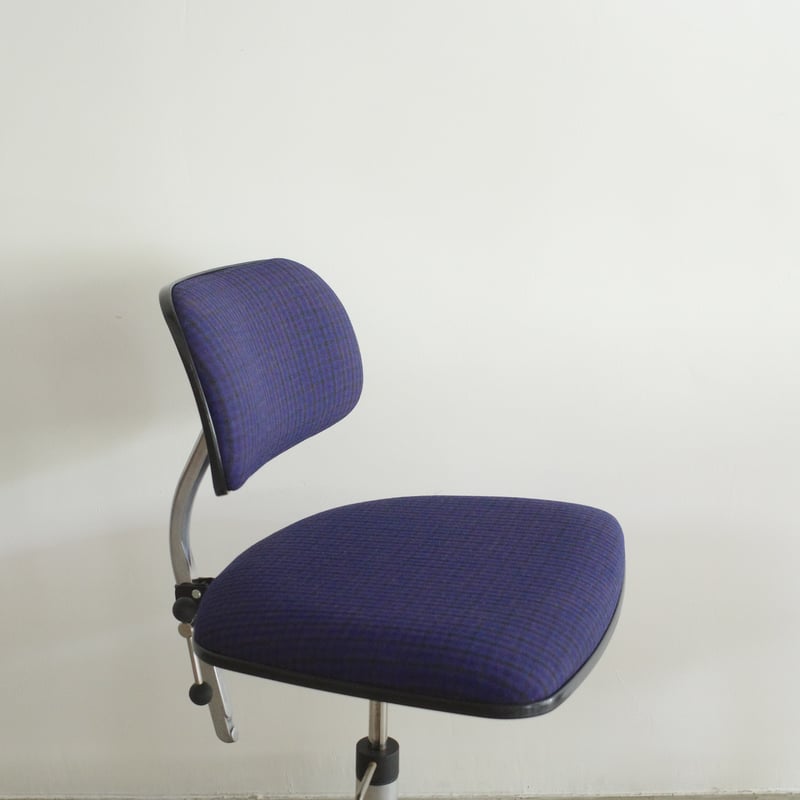 Jorgen Rasmussen(ヨルゲン・ラスムッセン)デザイン KEVI Chair(ケヴィチェア)。シンプルなビンテージ デスクチェア。Fritz Hansen(フリッツハンセン)/デンマークCJ420 Jorgen Rasmussen / ''KEVI'' デスクチェア | 𝐟𝐥𝐨𝐨𝐫