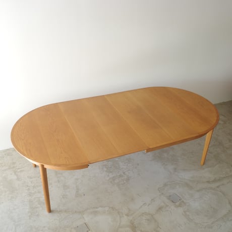 Arne Vodder for VAMO Møbelfabrik / ラウンドダイニングテーブル〈 oak 〉
