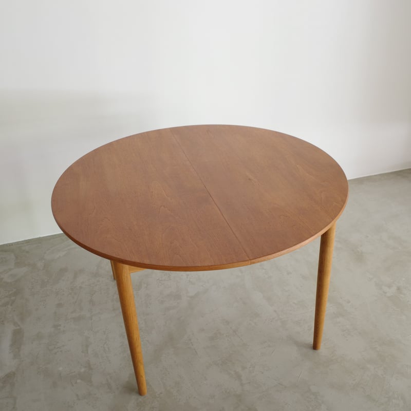 まーくん　　丸テーブル Borge Mogensen / model.121 ラウンドダイニングテーブル（ teak