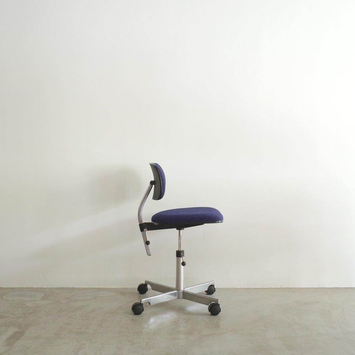 Jorgen Rasmussen / ''KEVI'' デスクチェア | 𝐟𝐥𝐨𝐨𝐫