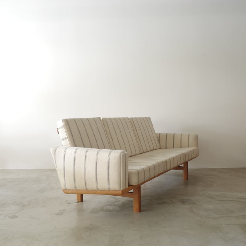 Hans J. Wegner / GE236 3シートソファ | 𝐟𝐥𝐨𝐨𝐫