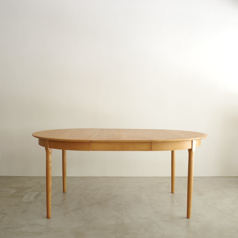 Danish cabinet maker / ラウンドダイニングテーブル（ oak ） | 𝐟