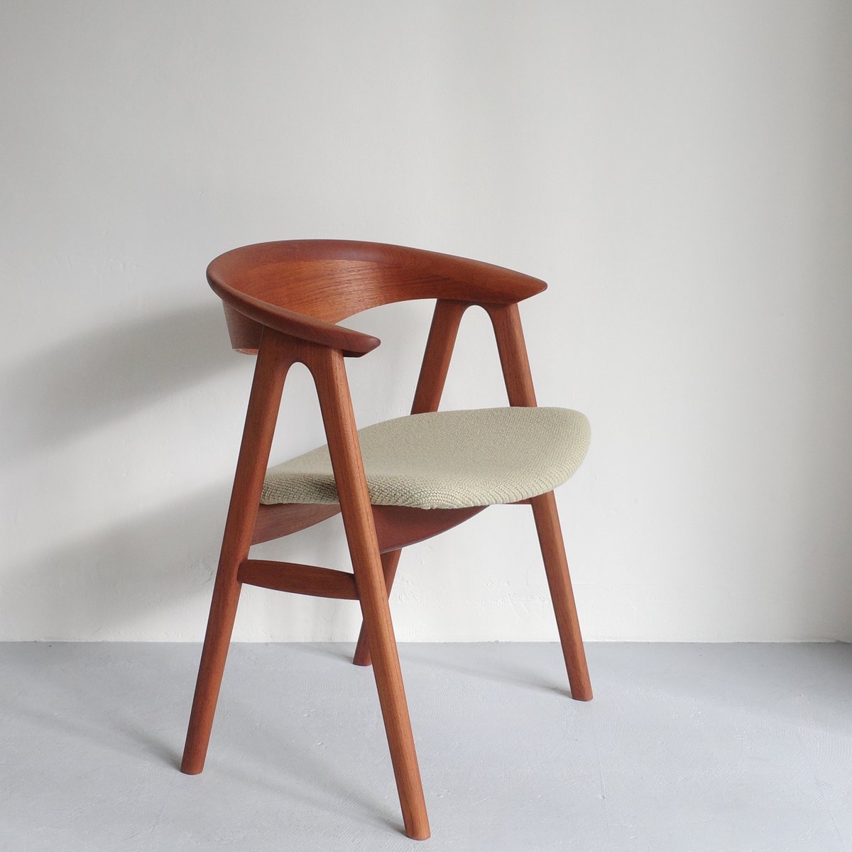 Erik Kirkegaard / model.52 アームチェア | 𝐟𝐥𝐨𝐨𝐫