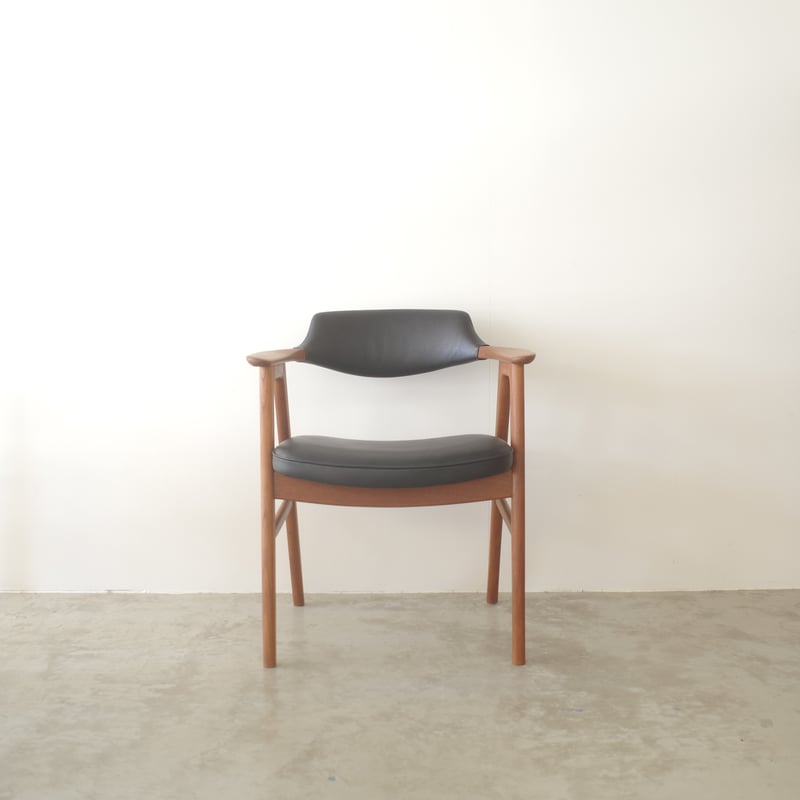 Erik Kirkegaard / model.42 アームチェア（ teak ） | 𝐟𝐥𝐨𝐨𝐫