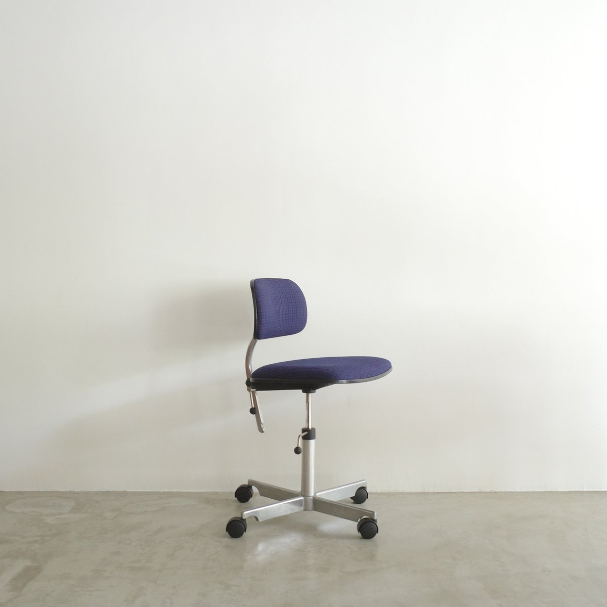 Jorgen Rasmussen(ヨルゲン・ラスムッセン)デザイン KEVI Chair(ケヴィチェア)。シンプルなビンテージ デスクチェア。Fritz Hansen(フリッツハンセン)/デンマークCJ420 フリッツハンセン ケヴィ キャスターチェア デンマークデザイン