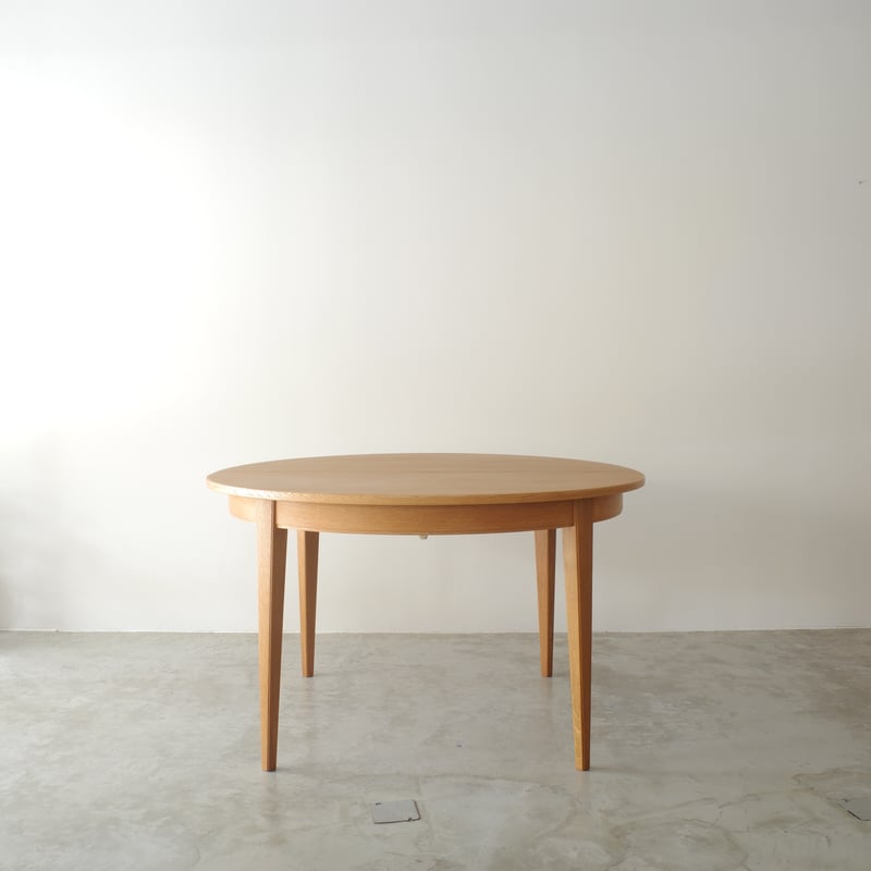 Omann Jun / model.55 ラウンドダイニングテーブル（ oak ） | 𝐟𝐥𝐨𝐨𝐫
