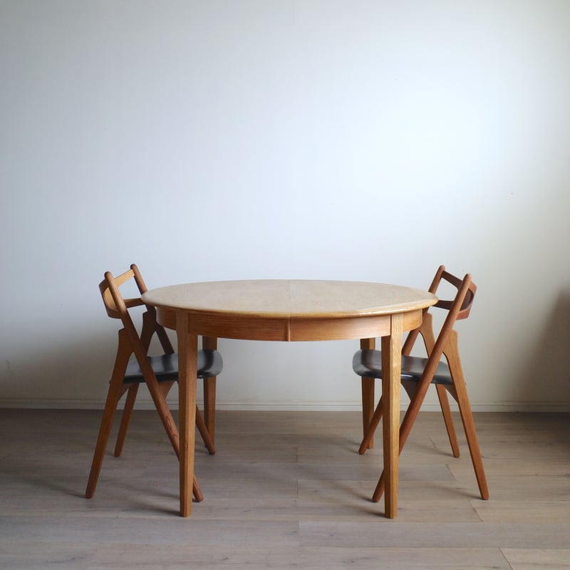 Danish cabinet maker / ラウンドダイニングテーブル | 𝐟𝐥𝐨𝐨𝐫 Danish cabinet maker / ラウンドダイニングテーブル | 𝐟𝐥𝐨𝐨𝐫