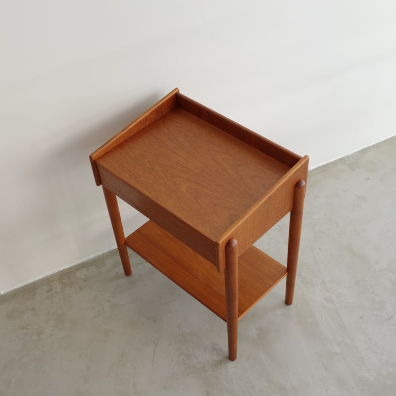 Borge Mogensen / Model.148 ベッドサイドテーブル | 𝐟𝐥𝐨𝐨𝐫