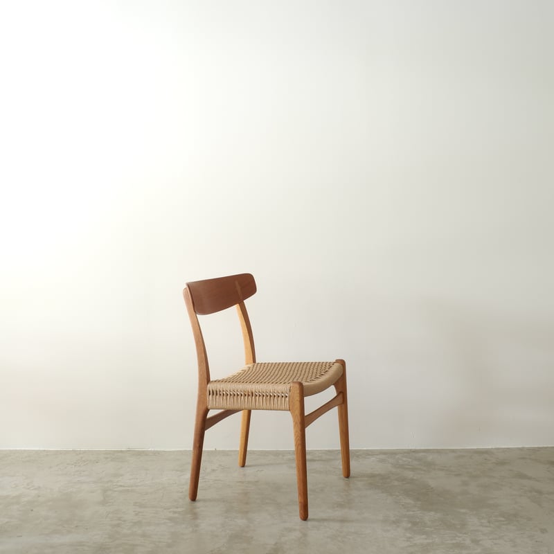 Hans J. Wegner / CH23 ダイニングチェア（ teak / oak ） |