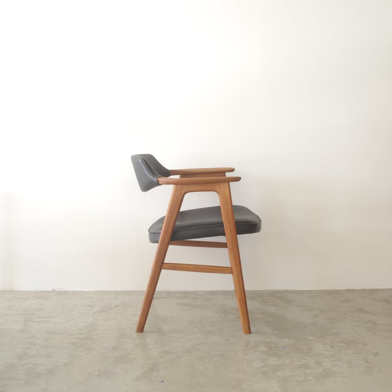 Erik Kirkegaard / model.42 アームチェア（ teak ） | 𝐟𝐥𝐨𝐨𝐫