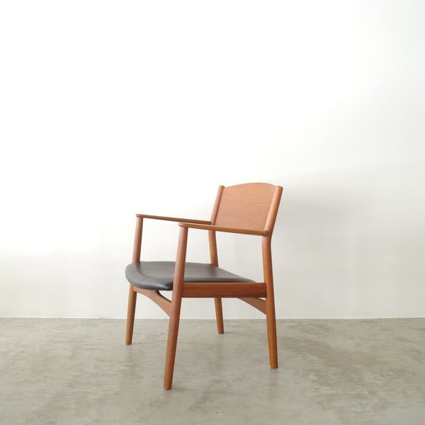 【Borge Mogensen】“Model.157”ダイニングチェア【張替済】 Borge Mogensen】“Model.157”ダイニングチェア【張替済】 ボーエ