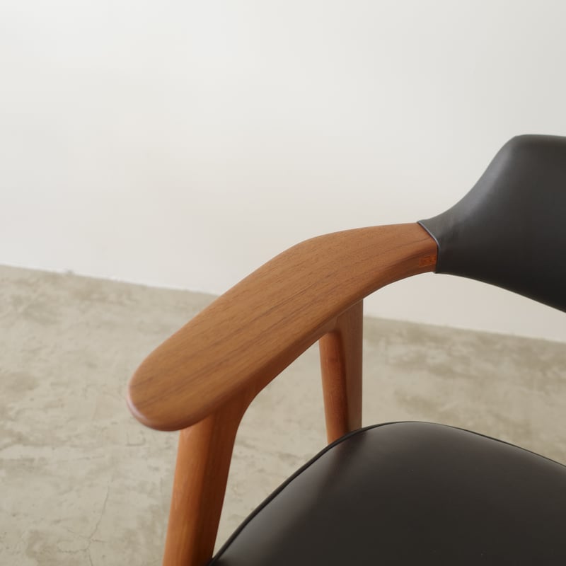 Erik Kirkegaard / model.42 アームチェア（ teak ） | 𝐟𝐥𝐨𝐨𝐫