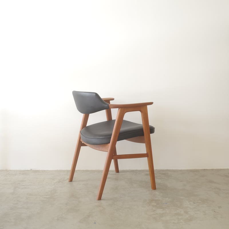Erik Kirkegaard / model.42 アームチェア（ teak ） | 𝐟𝐥𝐨𝐨𝐫