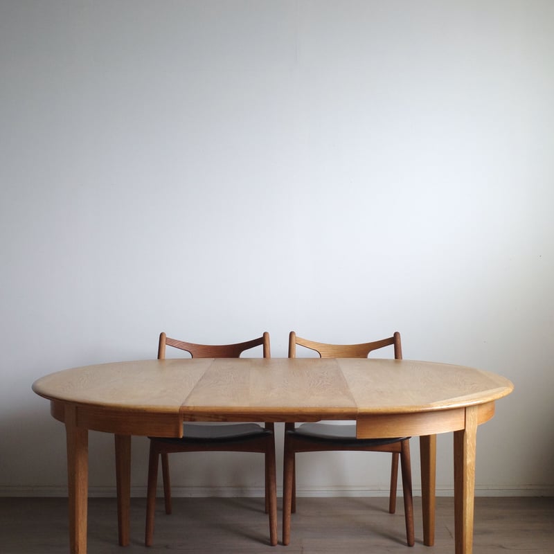 Danish cabinet maker / ラウンドダイニングテーブル | 𝐟𝐥𝐨𝐨𝐫 Danish cabinet maker / ラウンドダイニングテーブル | 𝐟𝐥𝐨𝐨𝐫