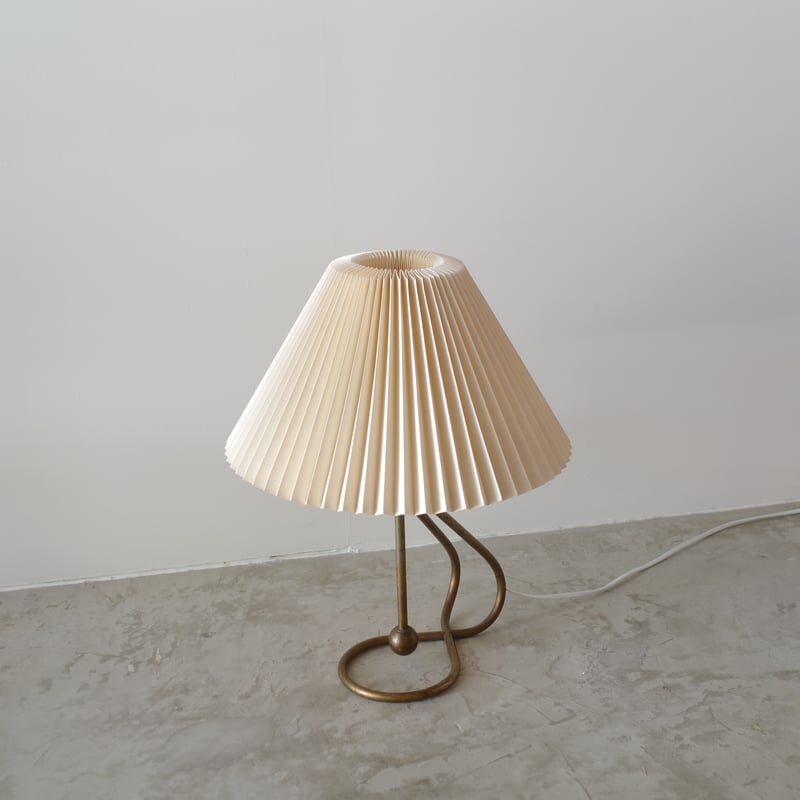 Le Klint / テーブルランプ（ brass ） | 𝐟𝐥𝐨𝐨𝐫