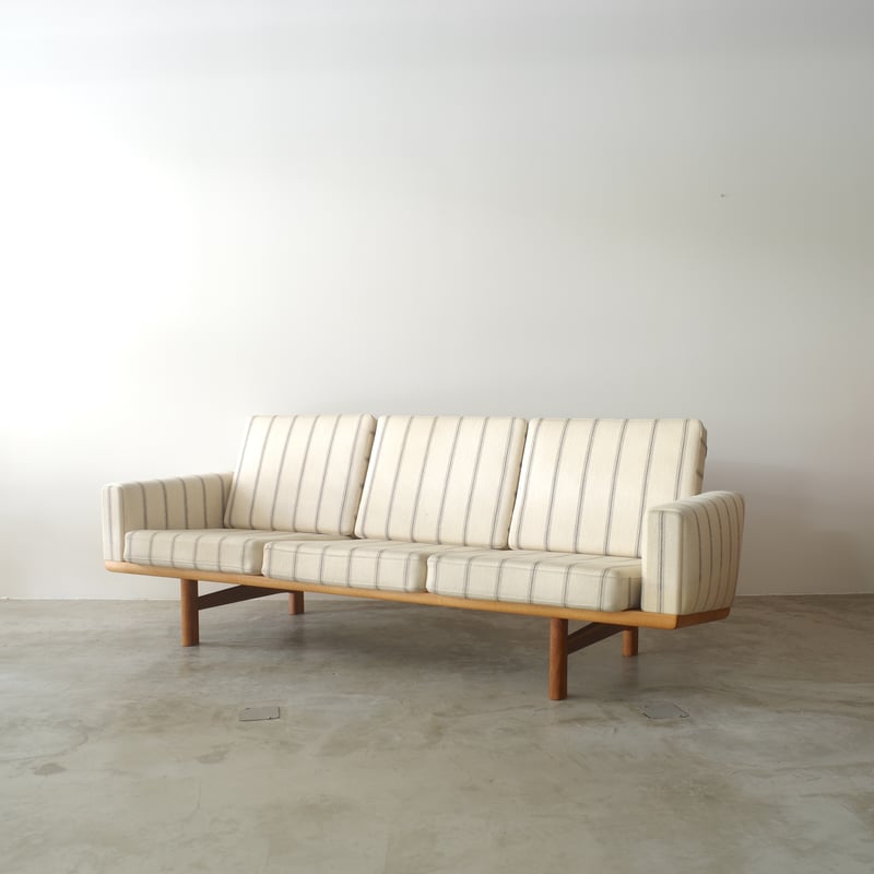 Hans J. Wegner / GE236 3シートソファ | 𝐟𝐥𝐨𝐨𝐫