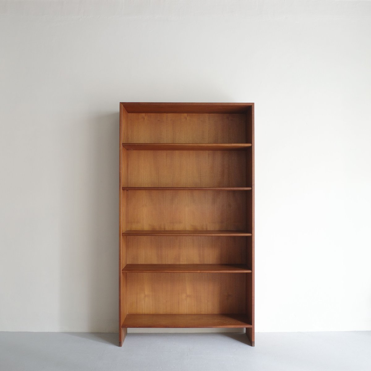 Hans J. Wegner / RY8 ブックシェルフ（ teak ） | 𝐟𝐥𝐨𝐨𝐫