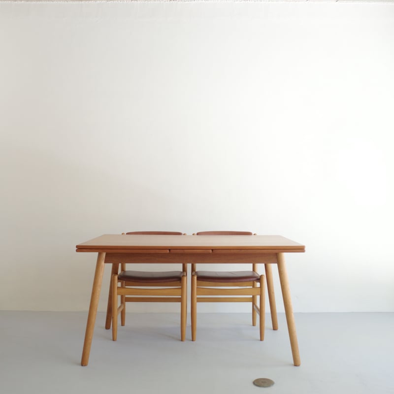 Poul M Volther(ポールMヴォルター)のデザインのダイニングテーブル Poul M Volther(ポールMヴォルター)のデザインのダイニングテーブル