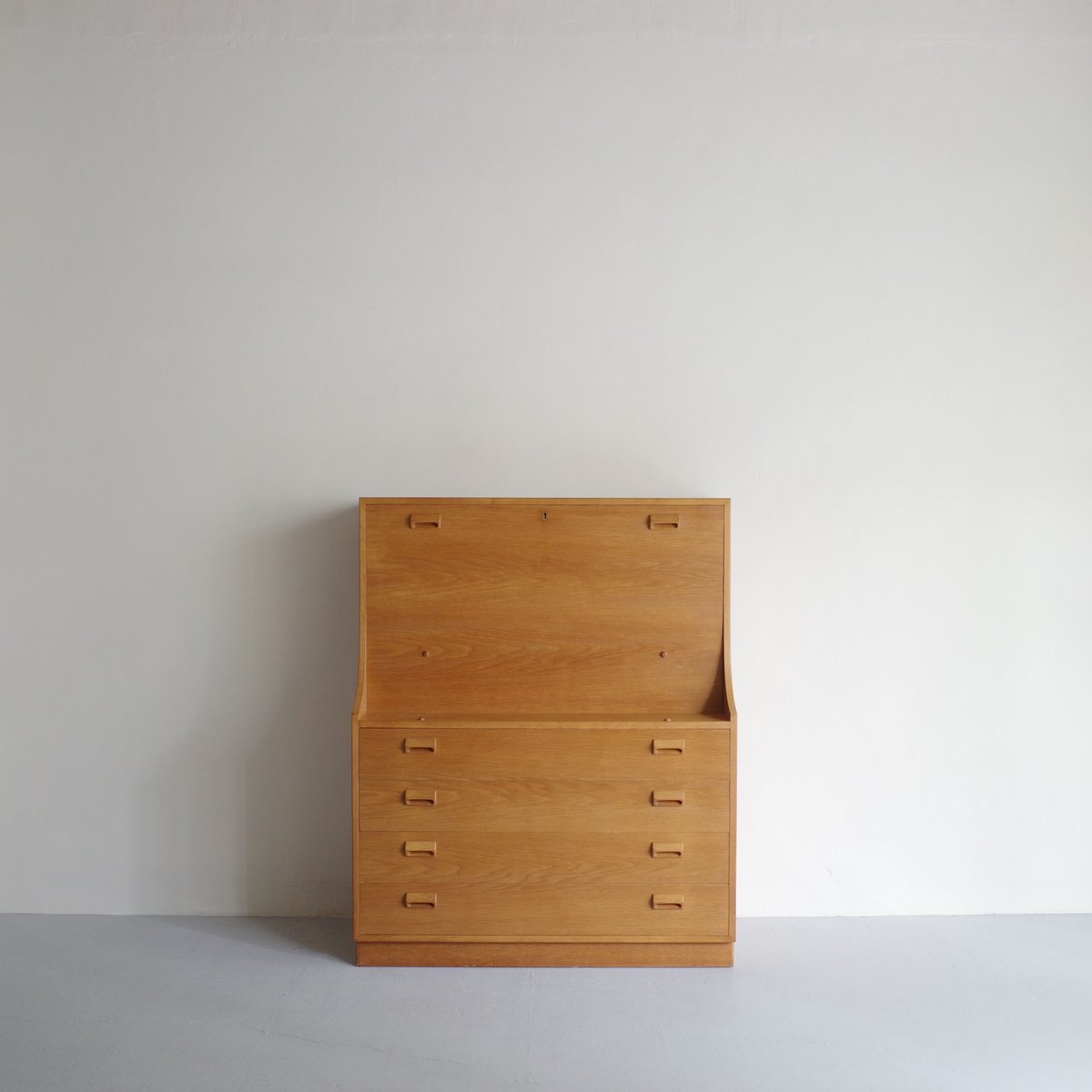 ボーエモーエンセン　チークのビューロー ボーエモーエンセンチークのビューロー