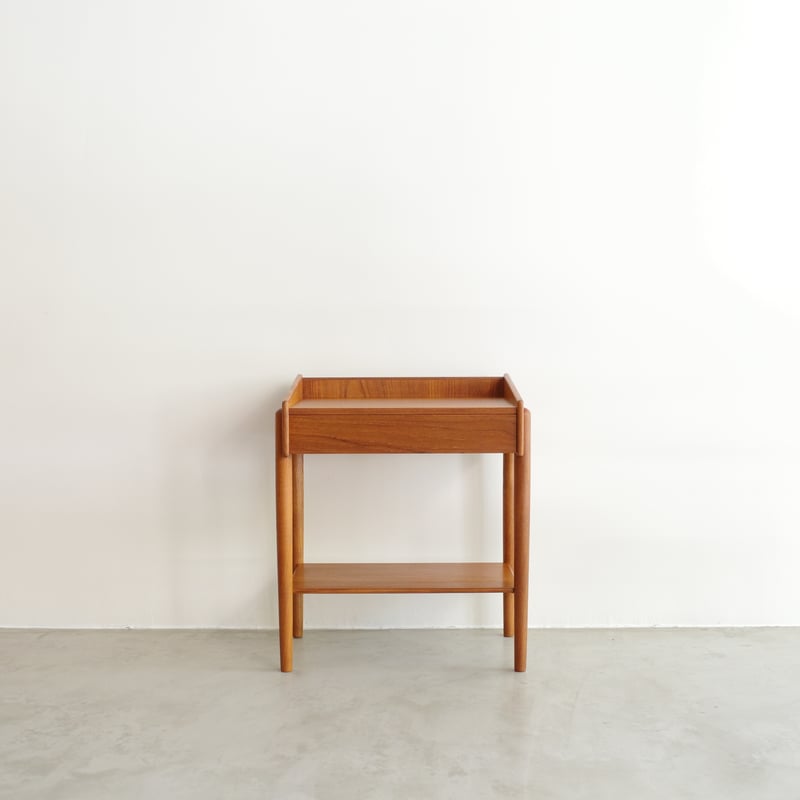 Borge Mogensen / Model.148 ベッドサイドテーブル | 𝐟𝐥𝐨𝐨𝐫