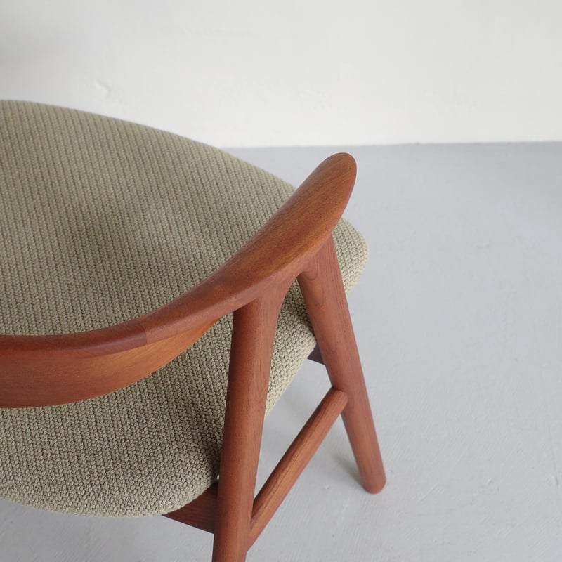 Erik Kirkegaard / model.52 アームチェア | 𝐟𝐥𝐨𝐨𝐫