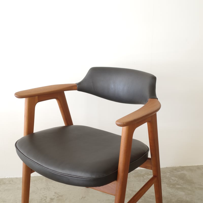 Erik Kirkegaard / model.42 アームチェア（ teak ） | 𝐟𝐥𝐨𝐨𝐫