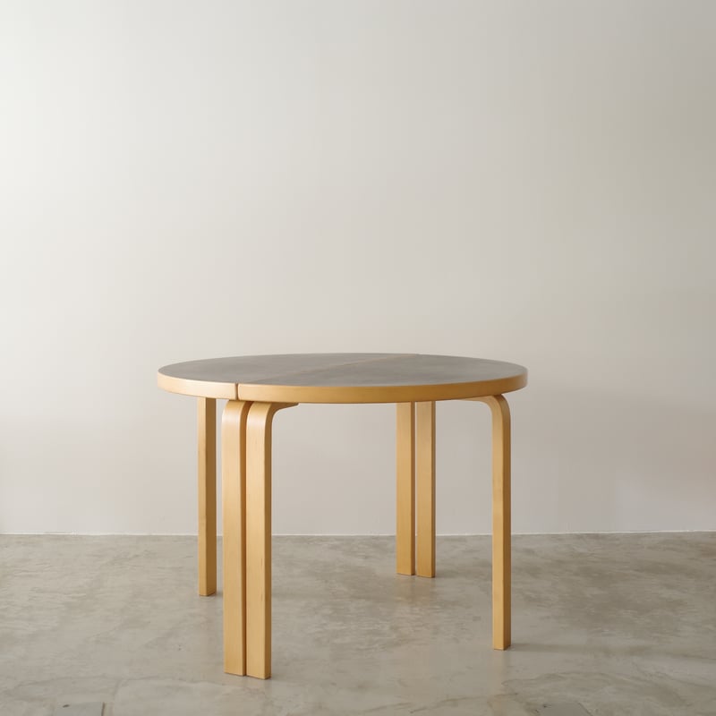 Alvar Aalto for Artek / ハーフラウンドテーブル | 𝐟𝐥𝐨𝐨𝐫