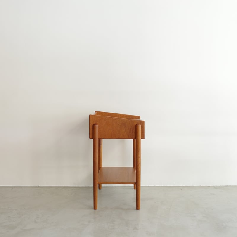 Borge Mogensen / Model.148 ベッドサイドテーブル | 𝐟𝐥𝐨𝐨𝐫