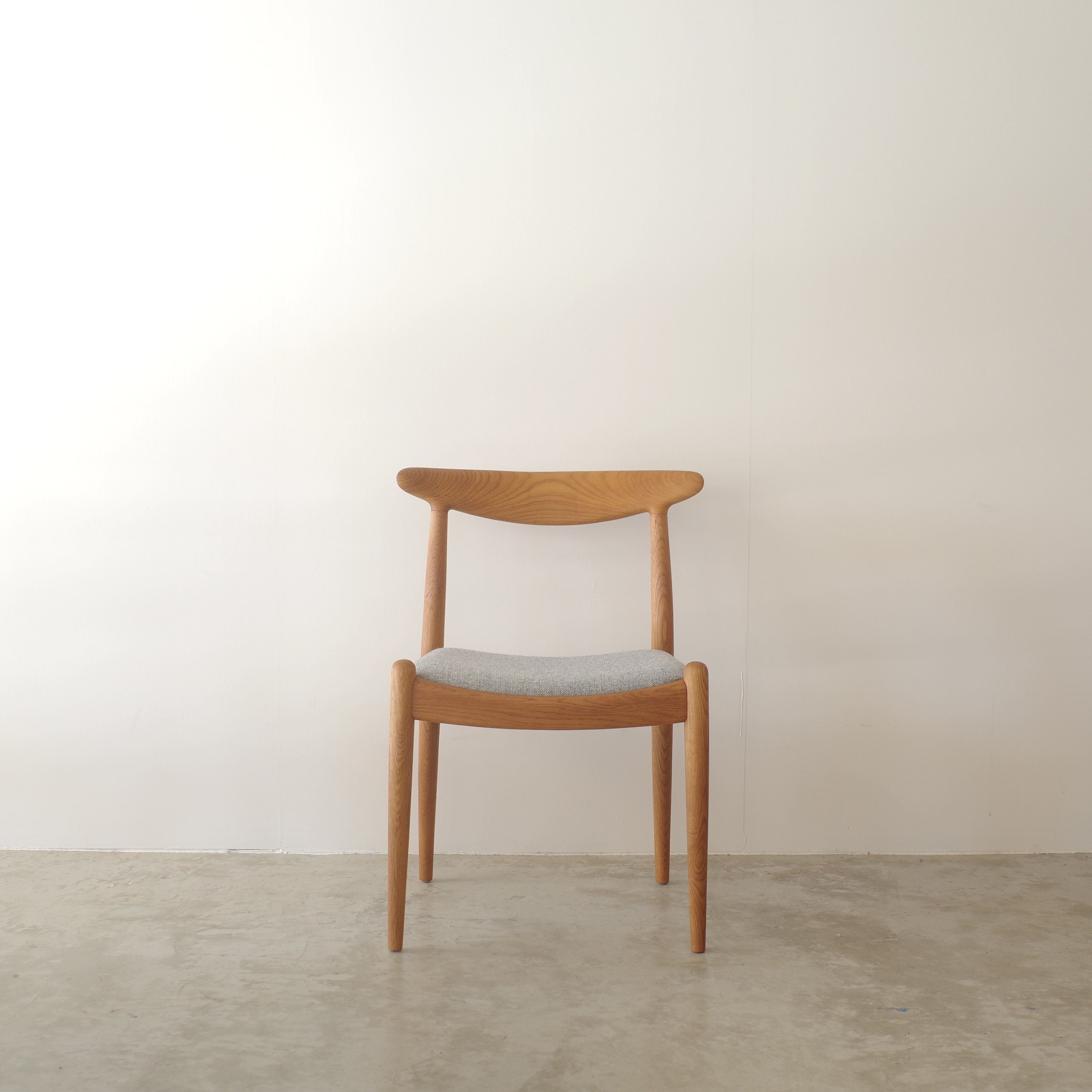 Hans J. Wegner / W1 ダイニングチェア〈 oak 〉 | 𝐟𝐥𝐨𝐨𝐫