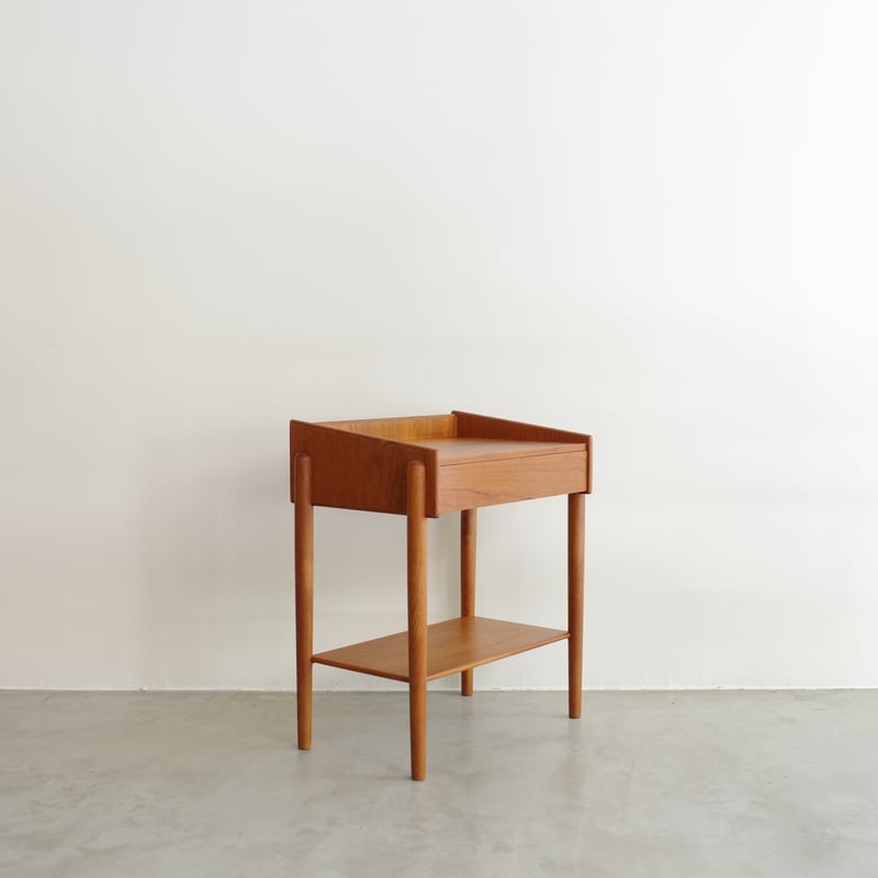 Borge Mogensen / Model.148 ベッドサイドテーブル | 𝐟𝐥𝐨𝐨𝐫