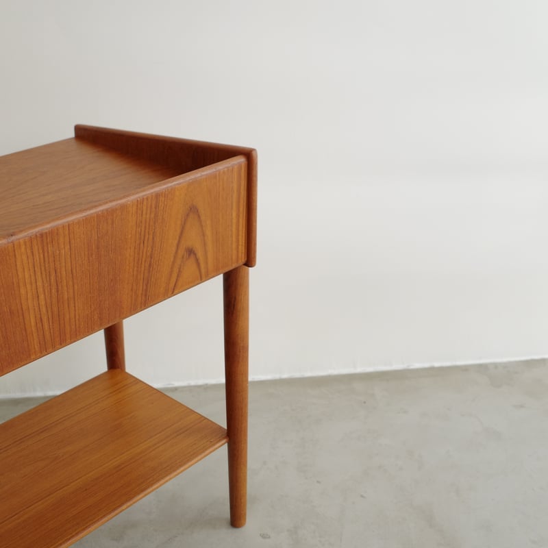 Borge Mogensen / Model.148 ベッドサイドテーブル | 𝐟𝐥𝐨𝐨𝐫