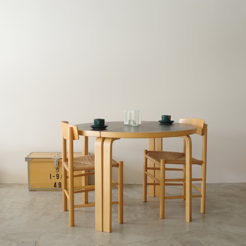 Alvar Aalto for Artek / ハーフラウンドテーブル | 𝐟𝐥𝐨𝐨𝐫