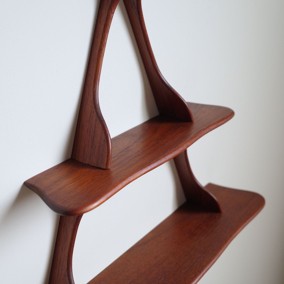 Peder Moos / ウォールシェルフ | 𝐟𝐥𝐨𝐨𝐫