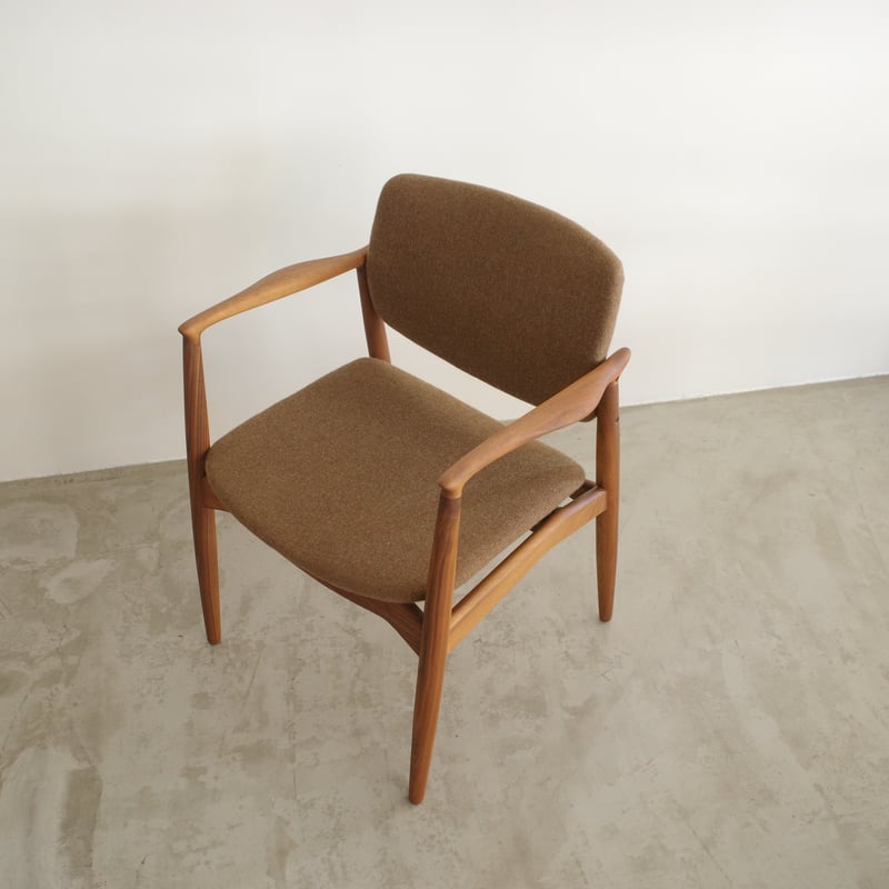 r142 Ethan Allen フランス帝国様式の黒漆ゴールド アームチェア Erik Buck / model.67 'Captains chair' アームチェア（ w