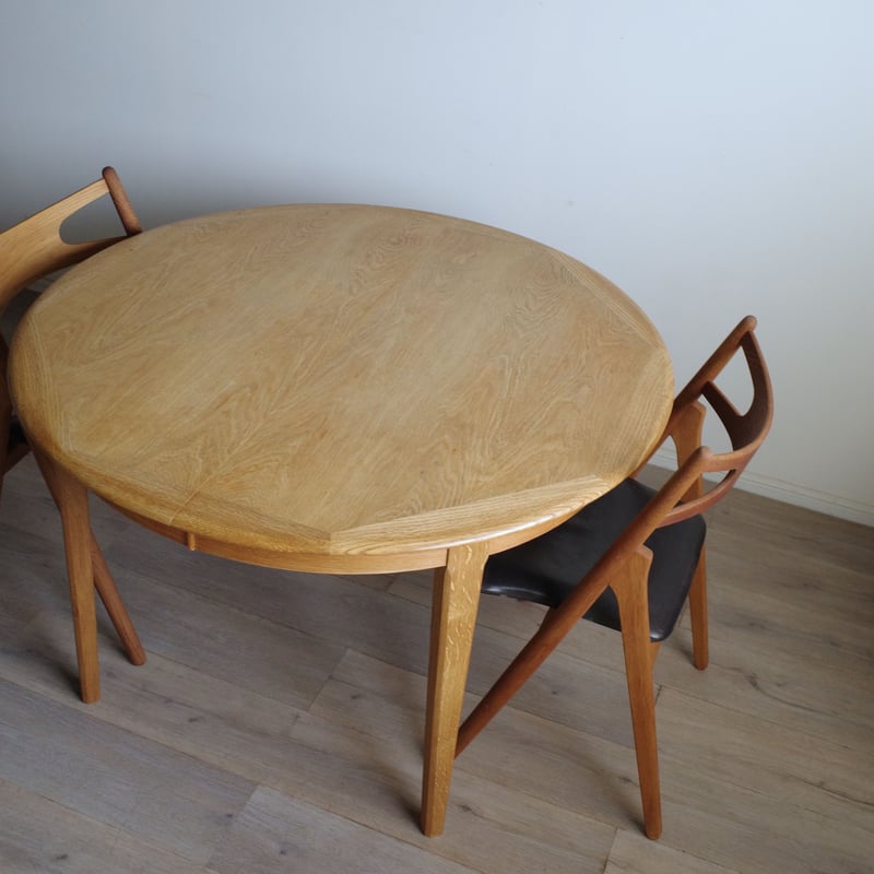 Danish cabinet maker / ラウンドダイニングテーブル | 𝐟𝐥𝐨𝐨𝐫 Danish cabinet maker / ラウンドダイニングテーブル | 𝐟𝐥𝐨𝐨𝐫