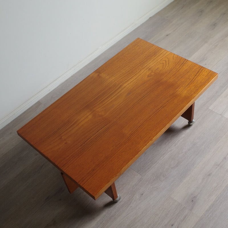 Hans J. Wegner / RY100 TVボード | 𝐟𝐥𝐨𝐨𝐫