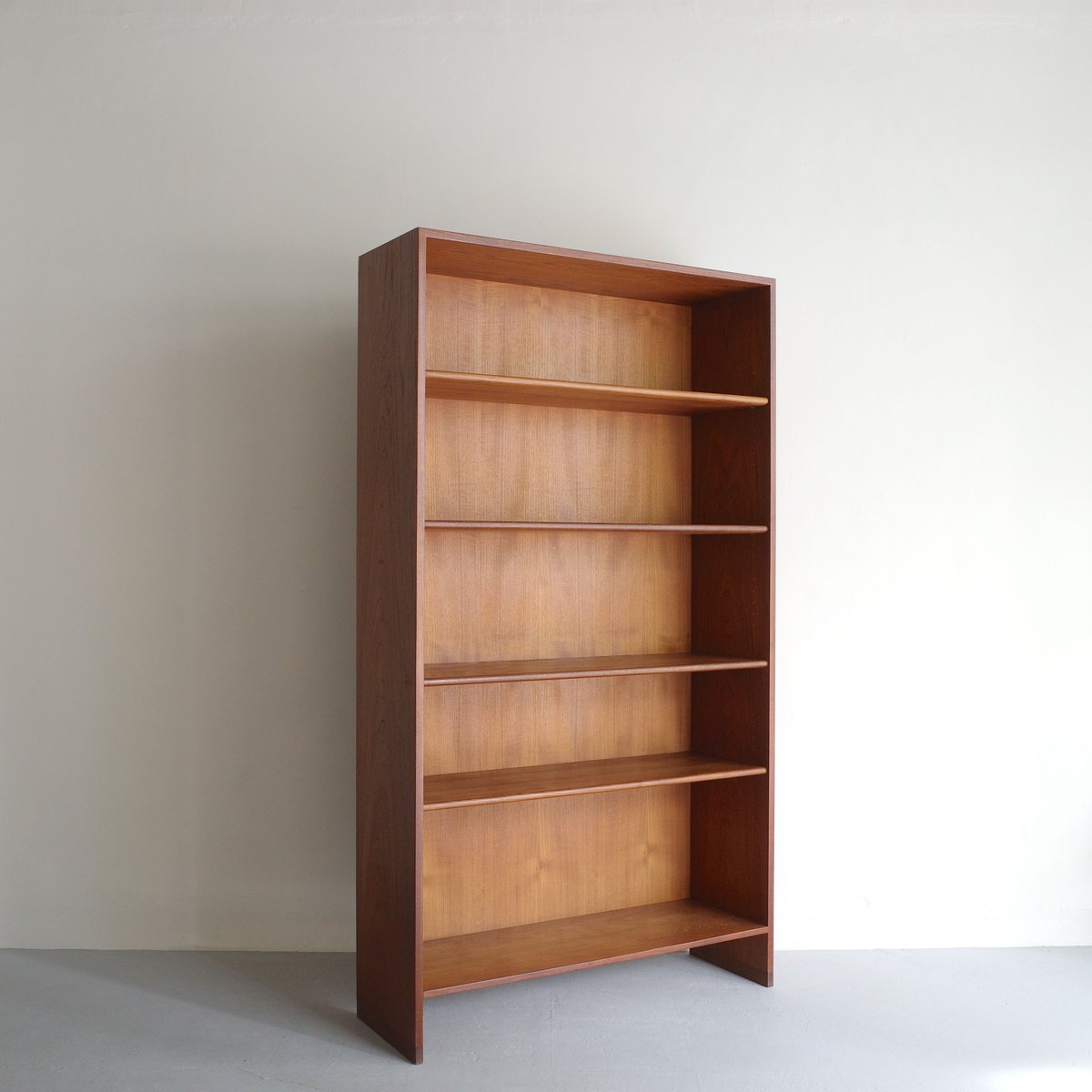 Hans J. Wegner / RY8 ブックシェルフ( teak ) | 𝐟𝐥𝐨𝐨𝐫 Hans J. Wegner / RY8 ブックシェルフ( teak ) | 𝐟𝐥𝐨𝐨𝐫