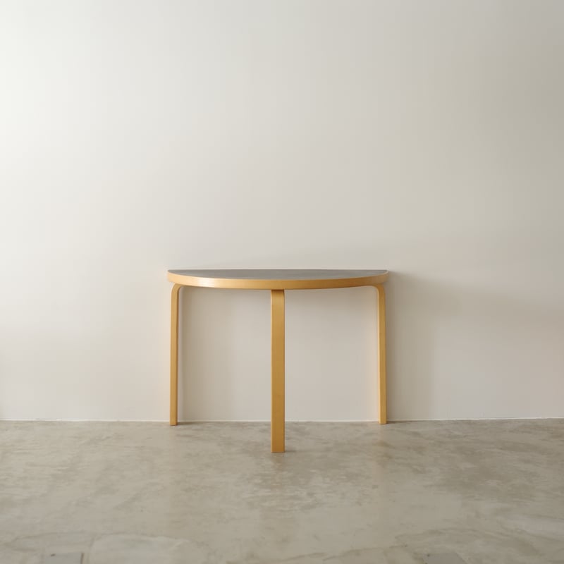 Alvar Aalto for Artek / ハーフラウンドテーブル | 𝐟𝐥𝐨𝐨𝐫