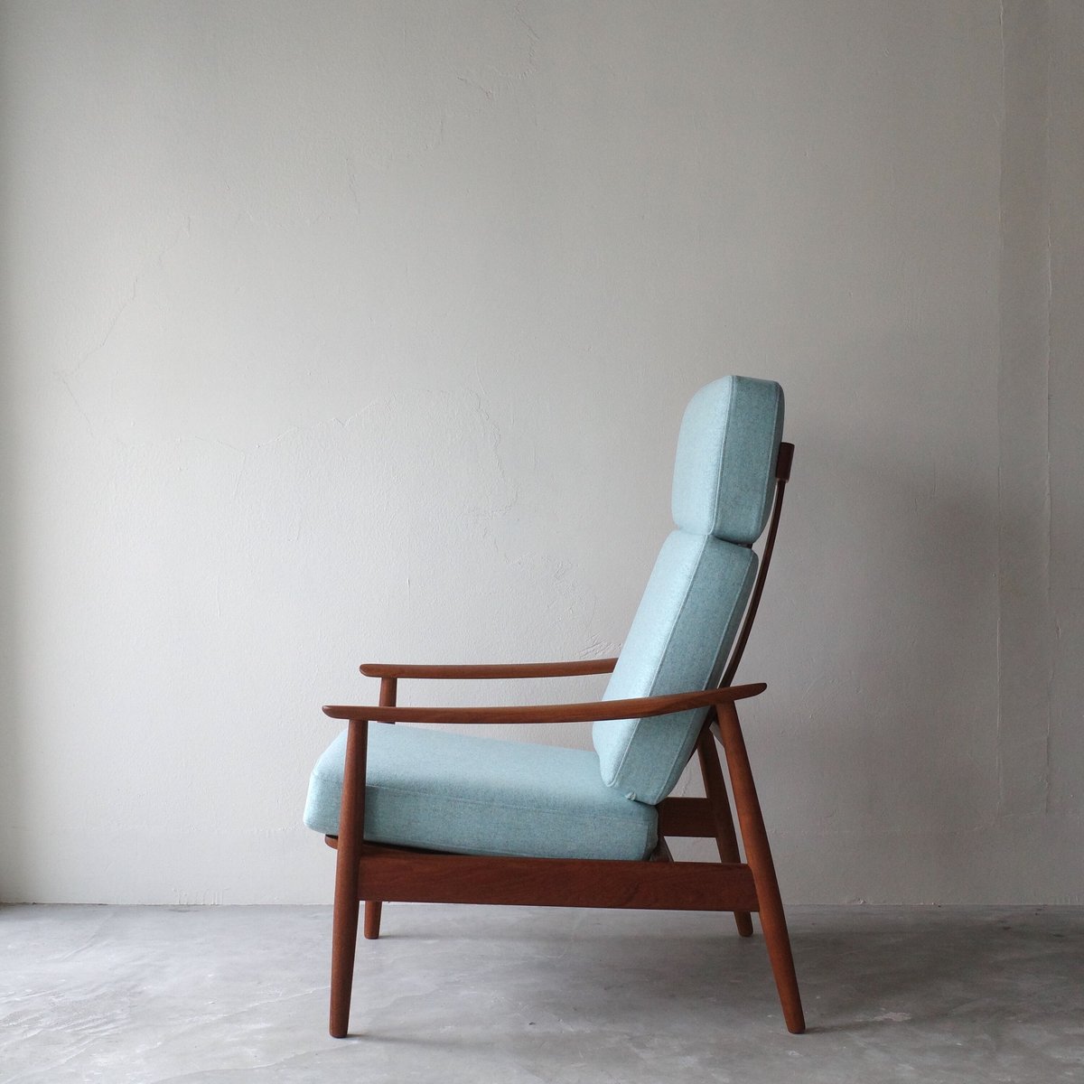 アスプルンド　ヴァーグ チェア 23dl_plume_chair_black_arm4.jpg