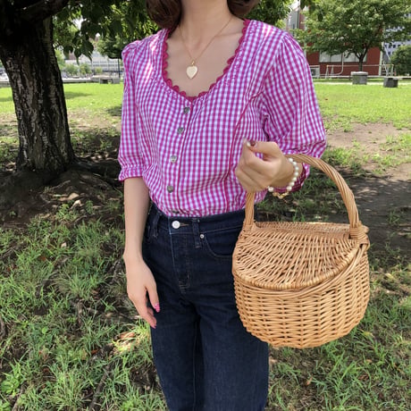 Heart button embroidery blouse