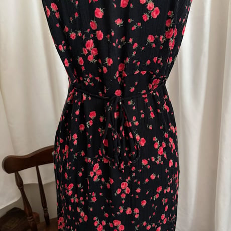 Vintage rose pattern black one-piece