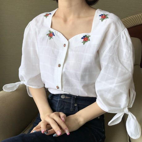sleeve ribbon embroidery blouse